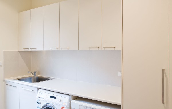 Laundry_Cabinetry_Modern_-Mckinnon-600×380